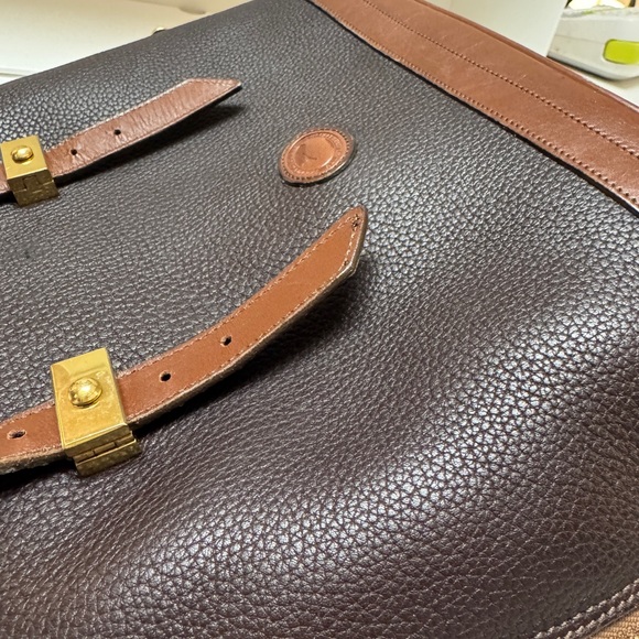 Vintage Dooney & Bourke • Leather Shoulder Bag • Green Interior - Picture 9 of 10